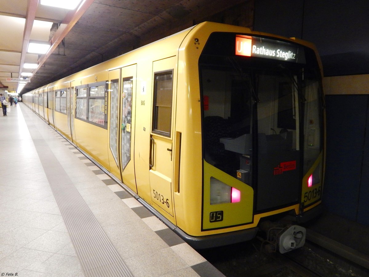 U-Bahn der BVG Nr. 5013-6 im U-Bahnhof Walther-Schreiber-Platz am 07.06.2016