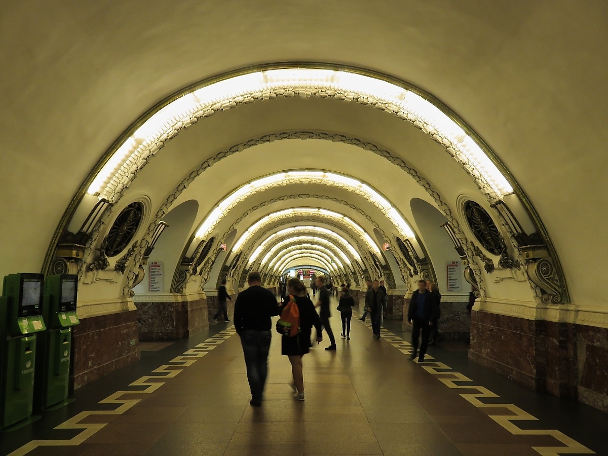 U-Bahn-Station Ploschad Vosstaniya in St. Petersburg, 16.7.17 