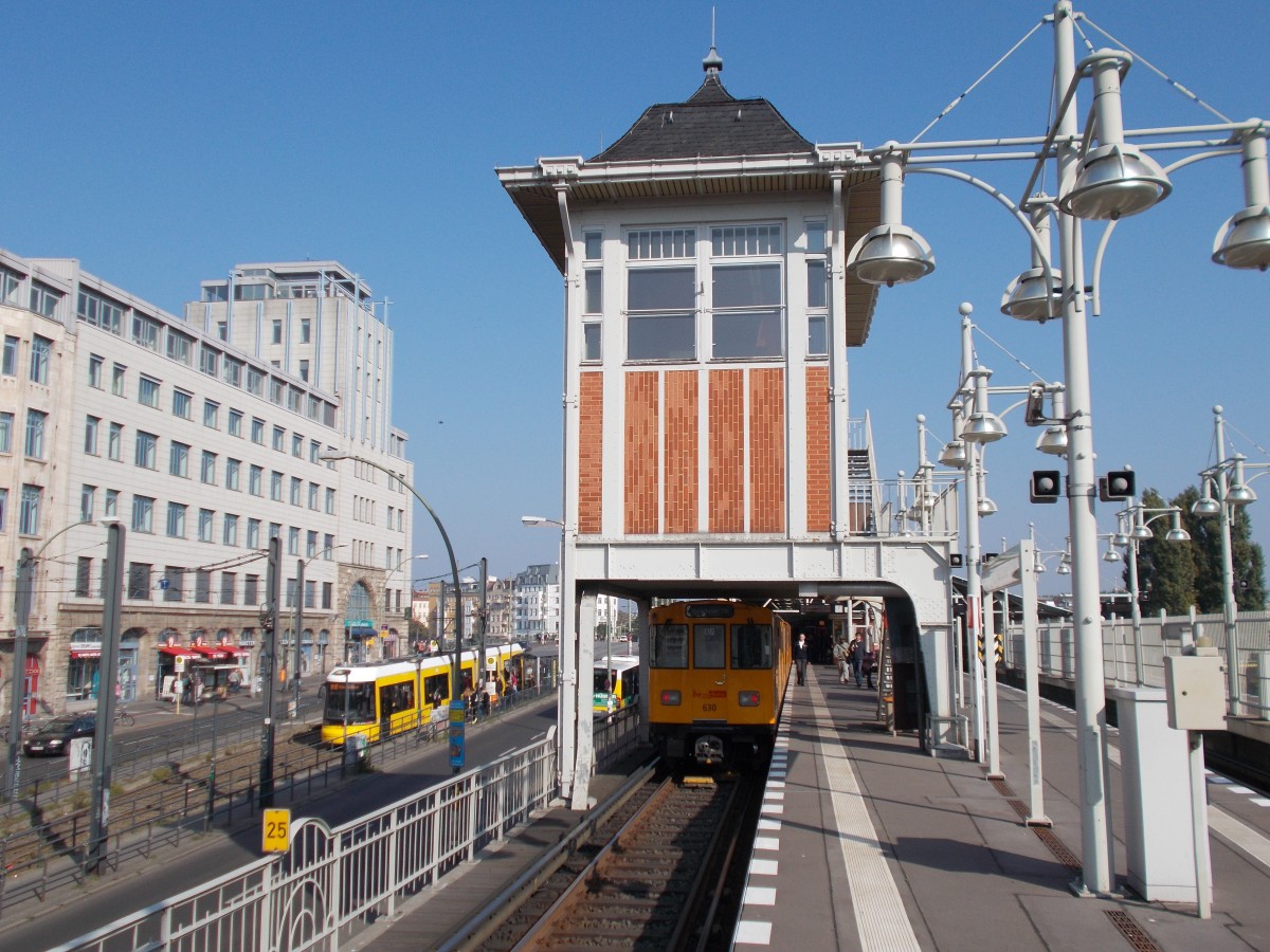 U-Bahn Stellwerk von Berlin Warschauer Straße am 05.Oktober 2014.