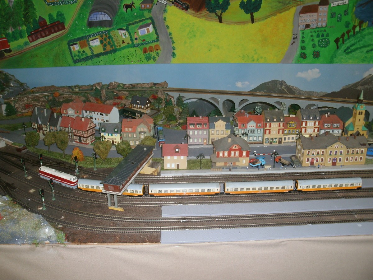 U-Boot mit einem Stdteexpress auf der Ghrener TT-Anlage am 13.September 2013.