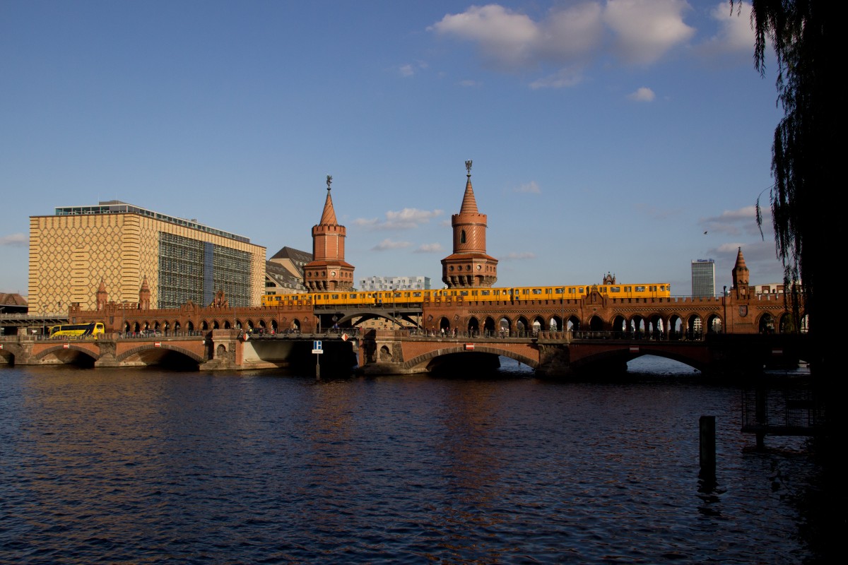 U1 auf der Oberbaumbrücke in Berlin-Friedrichshain-Kreuzberg am 27.09.2014