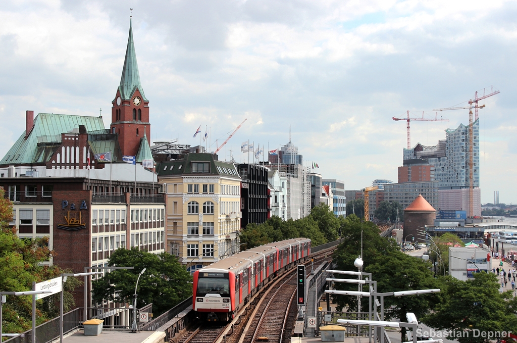 U3 am 27.8.13 bei den Landungsbrcken in Hamburg