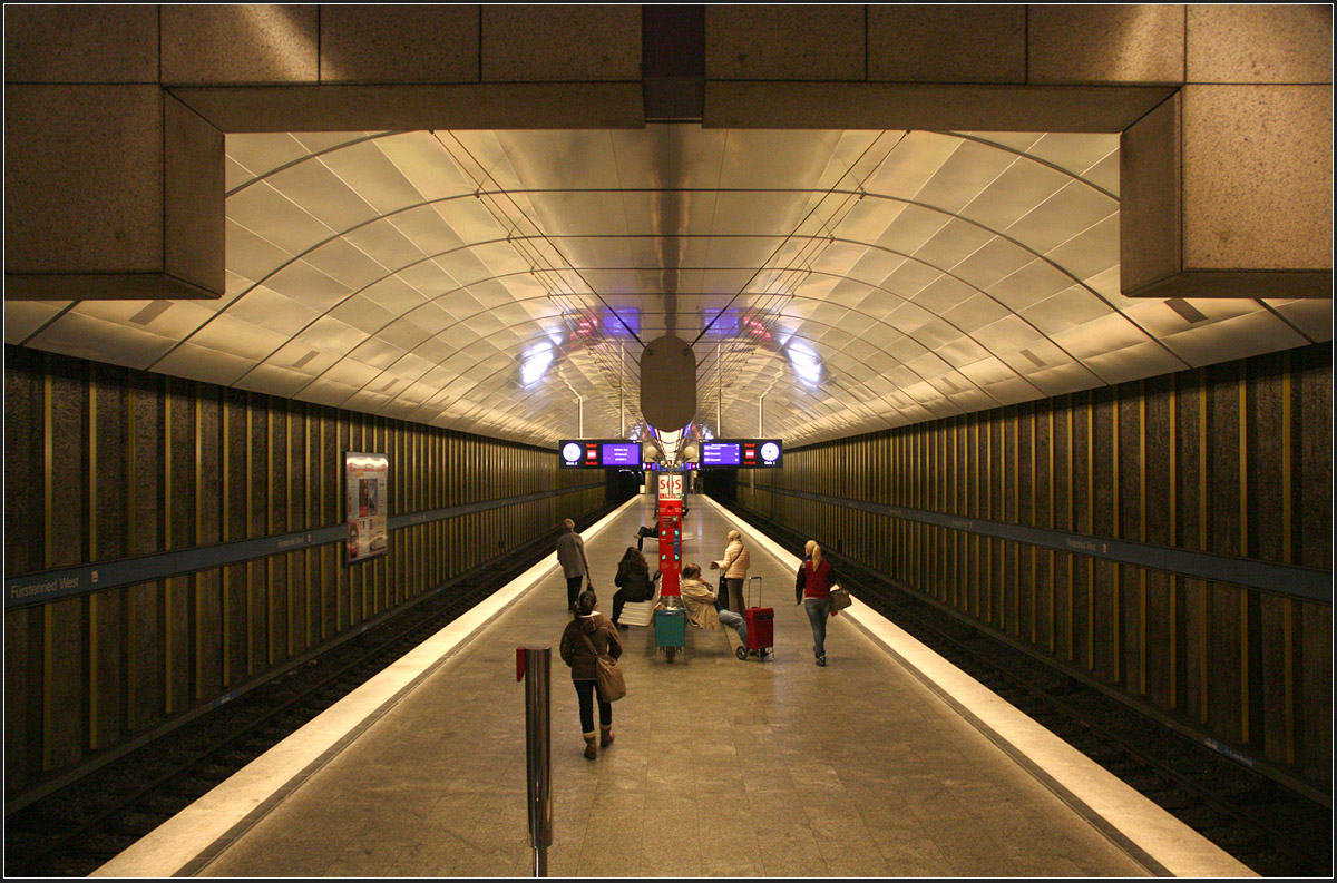 U3-Endstation -

U-Bahnhof Fürstenried-West im Südwesten von München.

17.03.2015 (M)