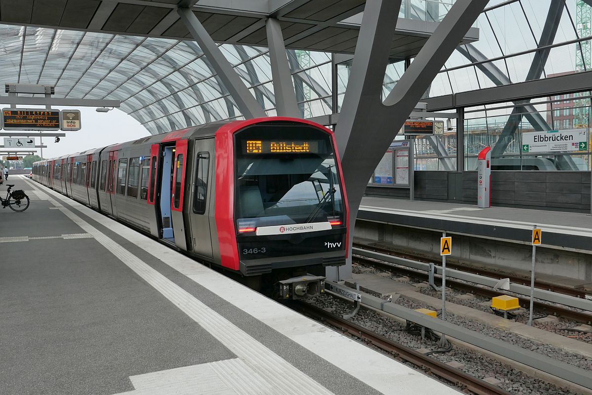 U4 nach Billstedt am 24.06.2022 in der U-Bahn-Station Elbbrücken