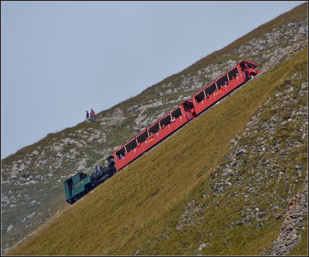 <U>Bahnbildergipfeltreffen in Brienz.</U>  

Hier wird mit Kohle geheizt. Nr. 6 ist fast ganz oben. September 2013.  
