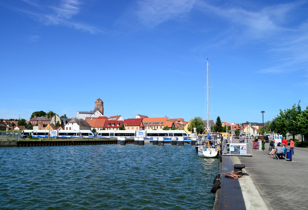 UBB 29417 hat soeben den Hp Wolgast Hafen verlassen und erreicht gerade die Wolgaster Schloßinsel. 22.07.2016