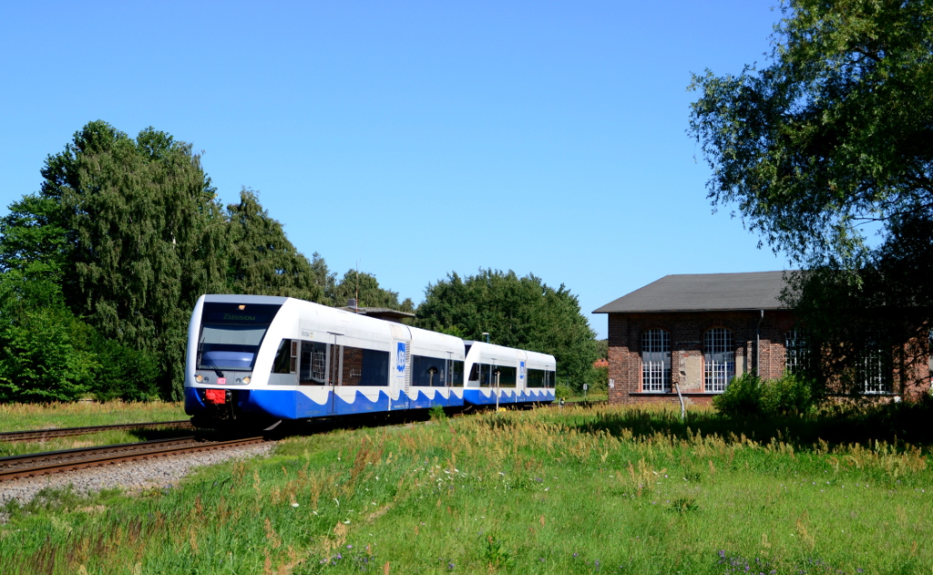 UBB 29426 hat soeben den Bahnhof verlassen auf dem Weg nach Züssow. 21.07.2016