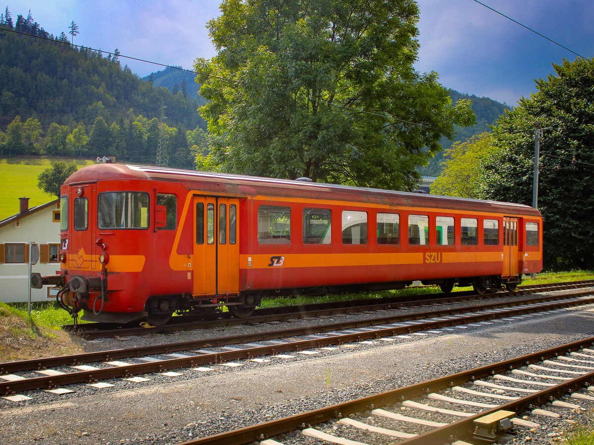 Übelbach. Am 16.08.2023 steht der ehemalige SZU Wagen im Bahnhof Übelbach.