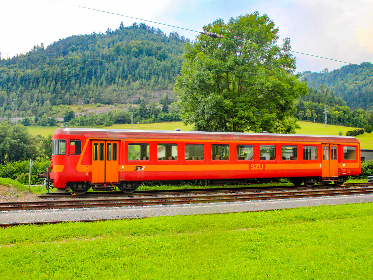 Übelbach. Der ehemalige SZU Wagen steht hier am 16.08.2023 im Bahnhof Übelbach.