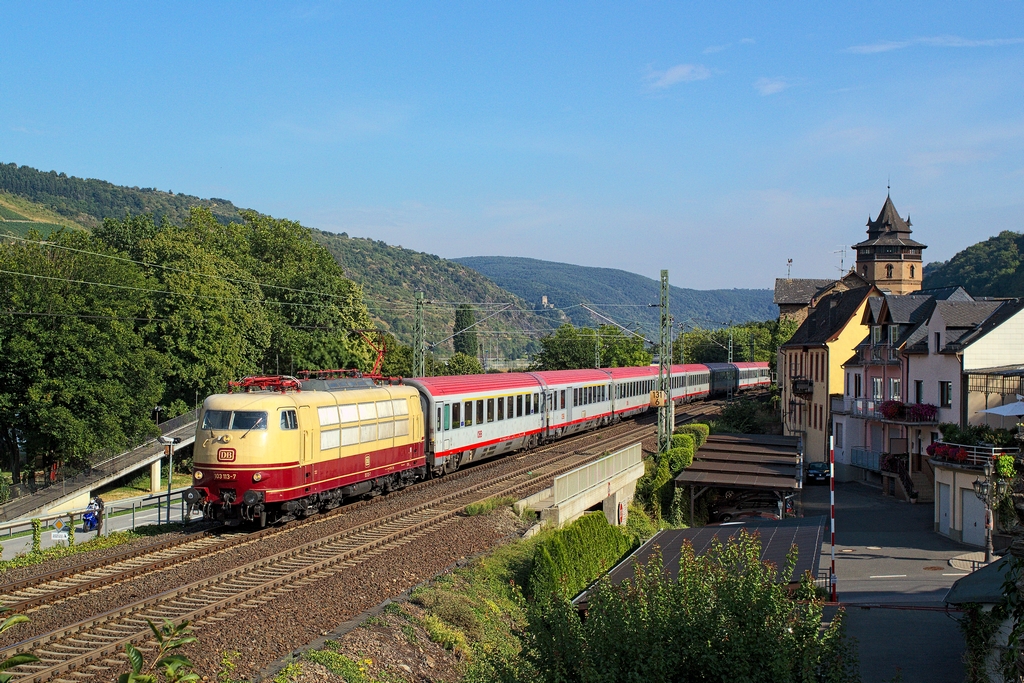 Über ein Jahr abwesend war die 103 113, die am 23.8.2013 den IC 118 am Haken hatte. Oberwesel wurde leicht verspätet durchfahren