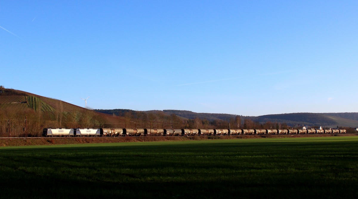 Über Fahrzeuge der RBH freut man sich doch immer. 
Eine feine Doppeltraktion mit 2 Damen für alles konnten am 5.1.15 bei Zellingen aufgenommen werden. 
