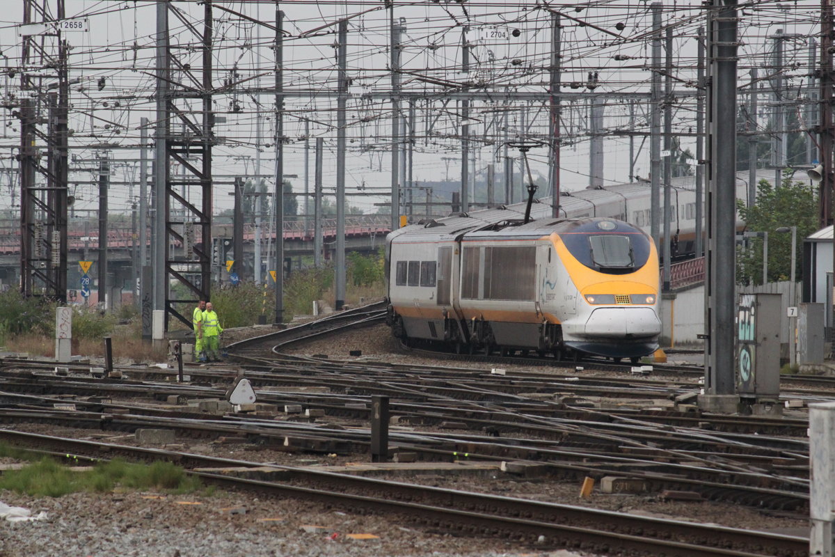 Über eine Rampe gelangen die aus Frankreich und Großbritannien kommenden Züge in die Südeinfahrt von Brüssel Midi. Am 19.08.2016 erreicht EST 9114 aus London kommend nach nur 3h Fahrtzeit die belgische Hauptstadt. 