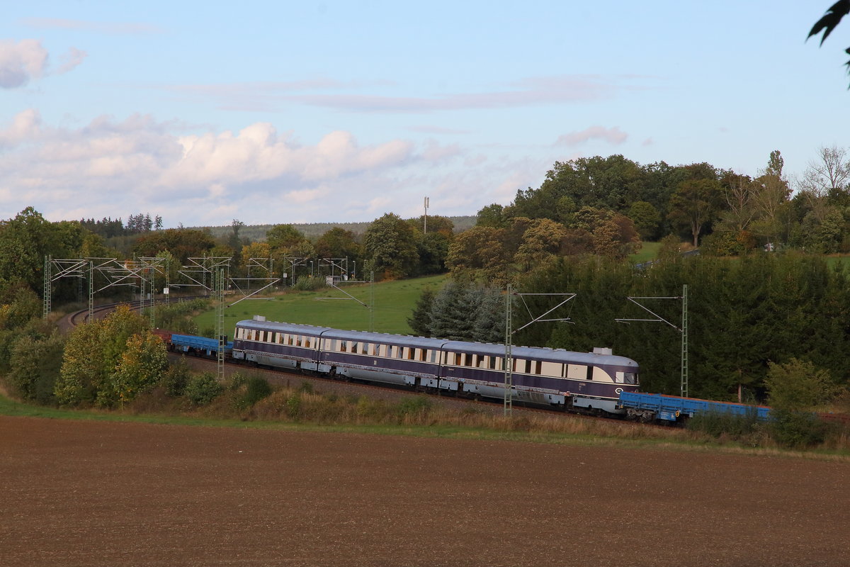 Überführung des alten VT 137 857 Kölner Bauart am 28.09.19 bei Ruppertsgrün