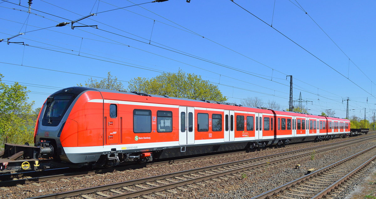 Überführung eines neuen ET 490 für die Hamburger S-Bahn (NVR soweit erkennbar 0 490 603-8 D-DB.....) am Haken von 152 034-5 am Bf. Saarmund, 21.04.20
