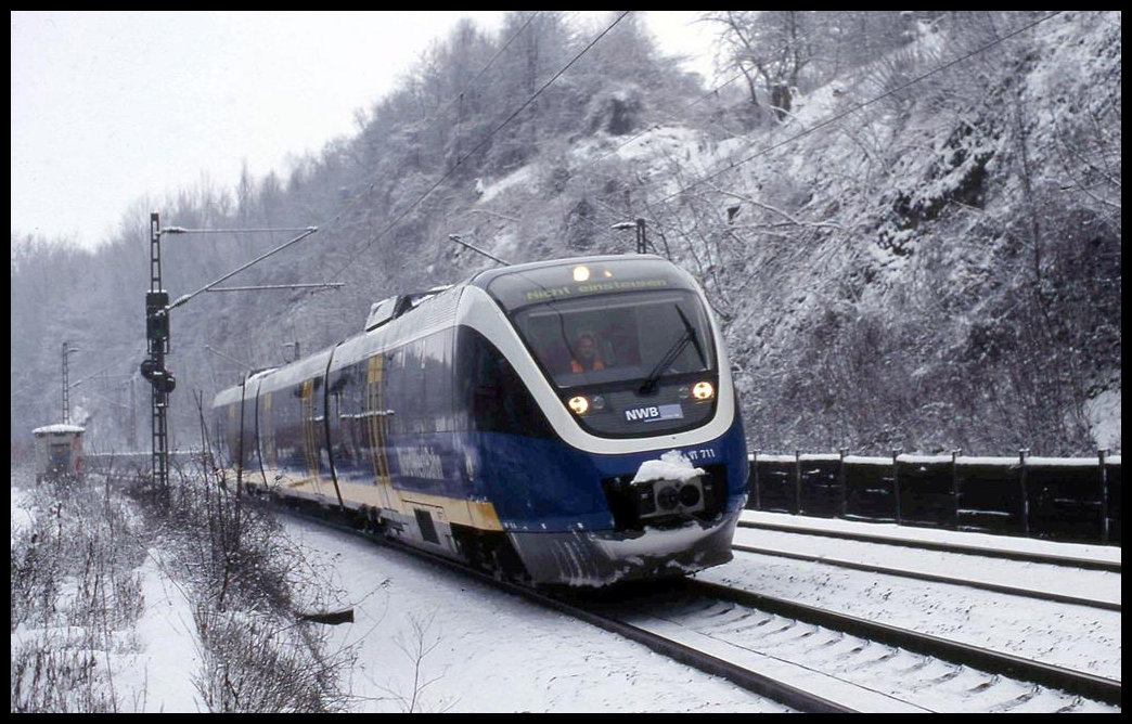 Überführungsfahrt des VT 711 der NordWestBahn hier am 28.2.2004 um 9.38 Uhr kurz vor dem Lengericher Tunnel mit Ziel Osnabrück.