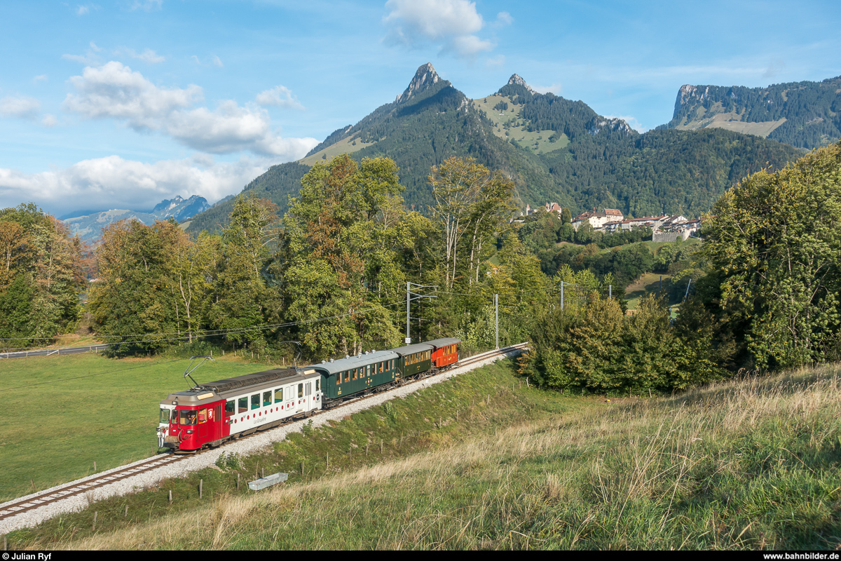 Überfuhr der bei der BC zum Einsatz gekommenen Wagen von GFM Historique von Chaulin nach Bulle und Châtel Saint-Denis am 24. September 2018 mit dem BDe 4/4 141. Hier bei Gruyères.