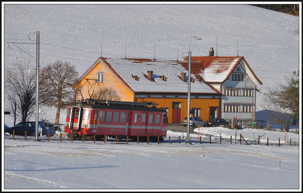 Überfuhr des BDe 4/4 46  Waldstatt  in die Werkstätte Gais zwischen Sammelplatz und Gais. (05.12.2013)