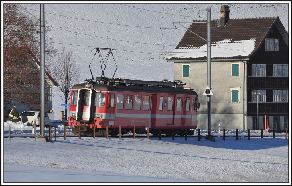 Überfuhr des BDe 4/4 46  Waldstatt  in die Werkstätte Gais zwischen Sammelplatz und Gais. (05.12.2013)