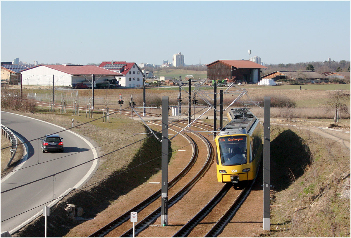 Überlandstadtbahn - 

Ein Zug der U6 auf der Neubaustrecke zwischen Messe-West und Stadionstraße am Rand von Echterdingen.

27.02.2022 (M)