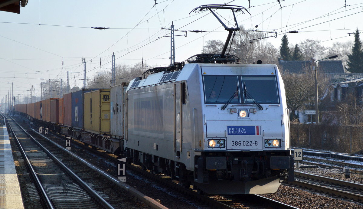 Überraschend aus Richtung Frankfurt/Oder kam  eine METRANS Rail s.r.o 386 022-8 [NVR-Number: 91 54 7386 022-8 CZ-MT] mit Containerzug, die Tschechen hatte ich bisher auf dieser Trasse noch nie gesehen, 08.02.18 Berlin-Hirschgarten,