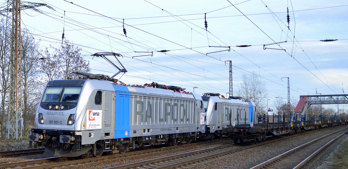 Überraschend kam die Sersa Group AG (Schweiz), Zürich [CH] mit den Railpool Loks   187 001-3  [NVR-Nummer: 91 80 6187 001-3 D-Rpool] +   187 308-2  [NVR-Nummer: 91 80 6187 308-2 D-Rpool] und Container-Leerzug am Haken am  17.12.20 zur Durchfahrt Bf. Saarmund Richtung Norden.