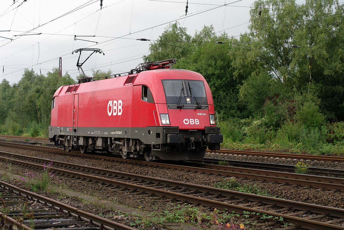 Überraschender Besuch in Bochum, tief im Westen: am 22.09.2015 durchfuhr die österreichische ÖBB 1016 044 den ehemaligen Güterbahnhof Riemke.
