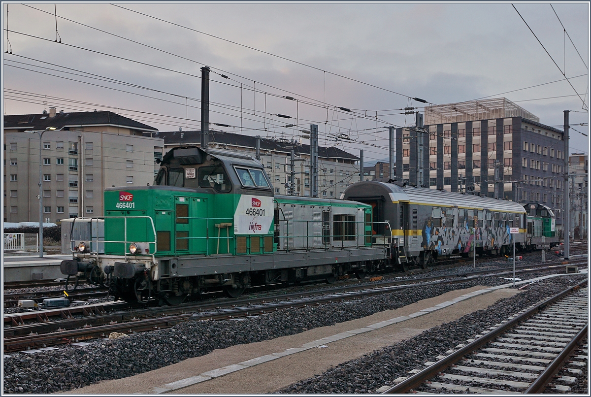 Überraschung in Annemasse: neben all den Léman-Express Triebzügen zeigten sich die beiden SNCF Infra Diesellok BB 66 401 und 429.

21. Jan. 2020