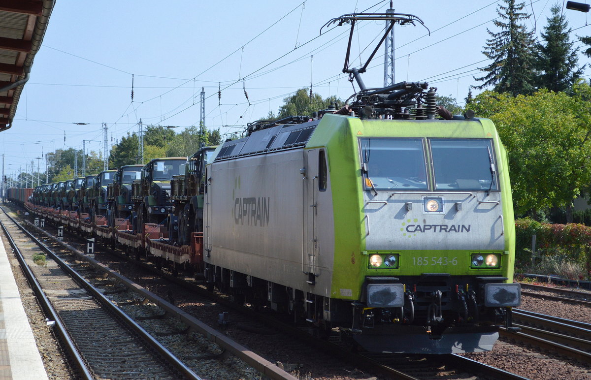 Überraschung, auch private EVU erbringen Militärtransporte per Bahn für die NATO. Hier die Captrain/ITL   185 543-6  [NVR-Number: 91 80 6185 543-6 D-ITL) mit Fahrzeugen (LKW + Geländewagen+ Hänger) und Versorgungscontainern einer französischen Militäreinheit aus Richtung Polen über Frankfurt/Oder am 29.08.18 in Berlin-Hirschgarten.
