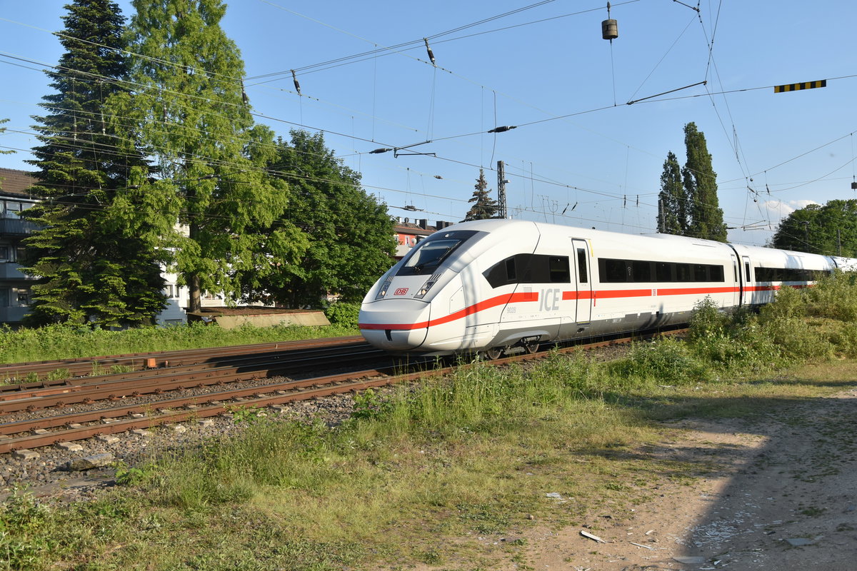 Überraschung aus dem PCW, hier kommt der 9028/812 028 auf Gleis4 durch den Rheydter Hbf gen Mönchengladbach gefahren(fabrikneu). Gruß an den Tf zurück. 29.5.2019