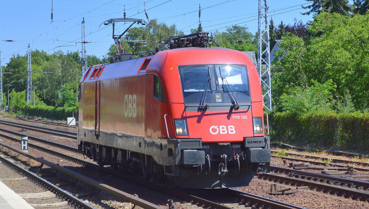 Überraschung, ein klassischer ÖBB Taurus am Sonntag aus Richtung Frankfurt/Oder kommend, es ist der ÖBB - Österreichische Bundesbahnen Taurus  1116 132  [NVR-Nummer: 91 81 1116 132-2 A-ÖBB] am 30.06.19 S-Bahnhof Berlin-Hirschgarten.