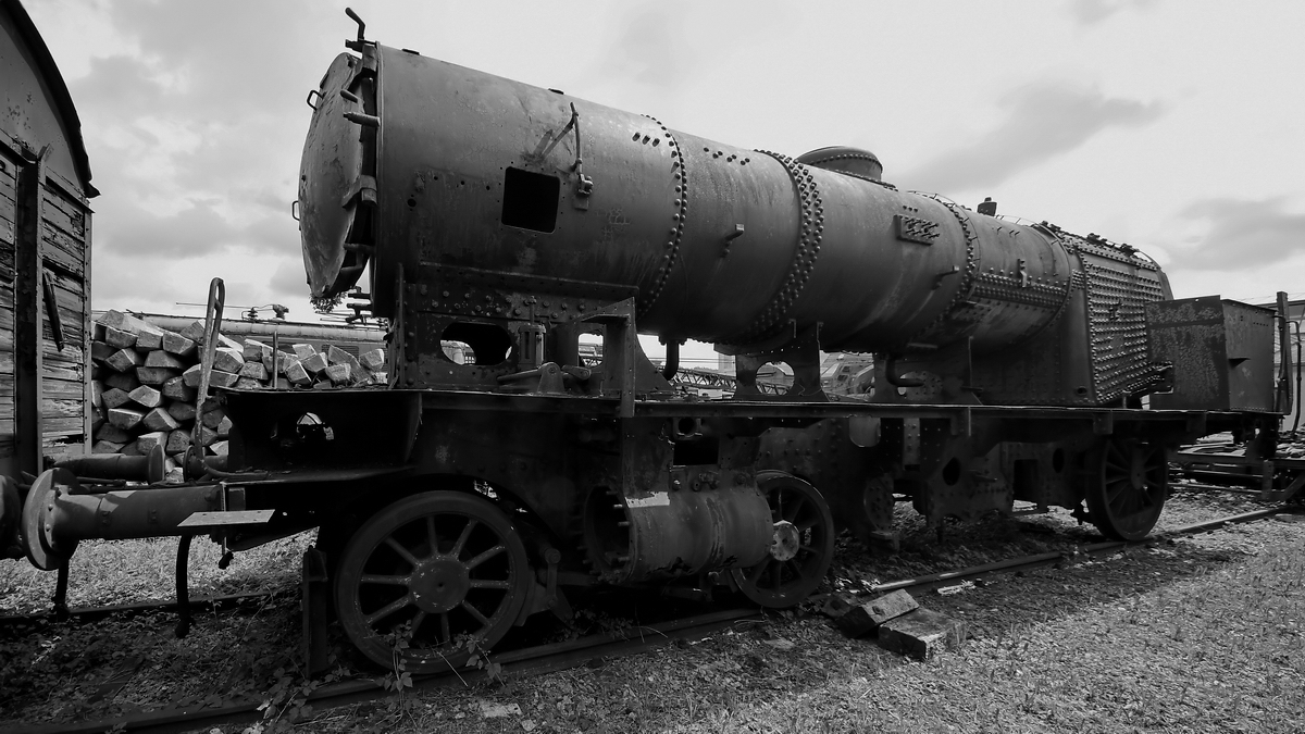 Überreste einer Dampflokomotive. (Lokpark Ampflwang, August 2020)