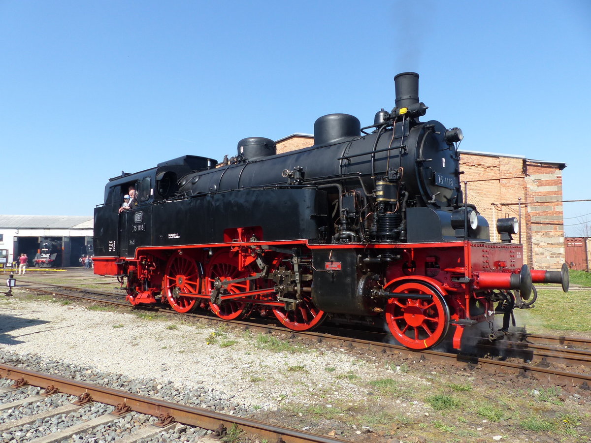 UEF 75 1118 am 21.04.2019 bei Führerstandsmitfahrten zum Osterfest im Bw Arnstadt.