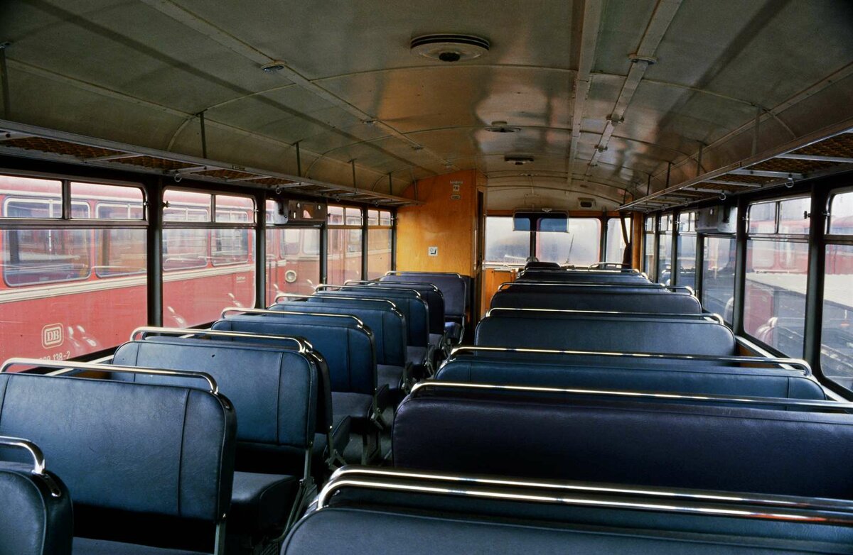 Uerdinger Schienenbus 798 521-1 am 12.05.1985 im Bw Heidelberg.