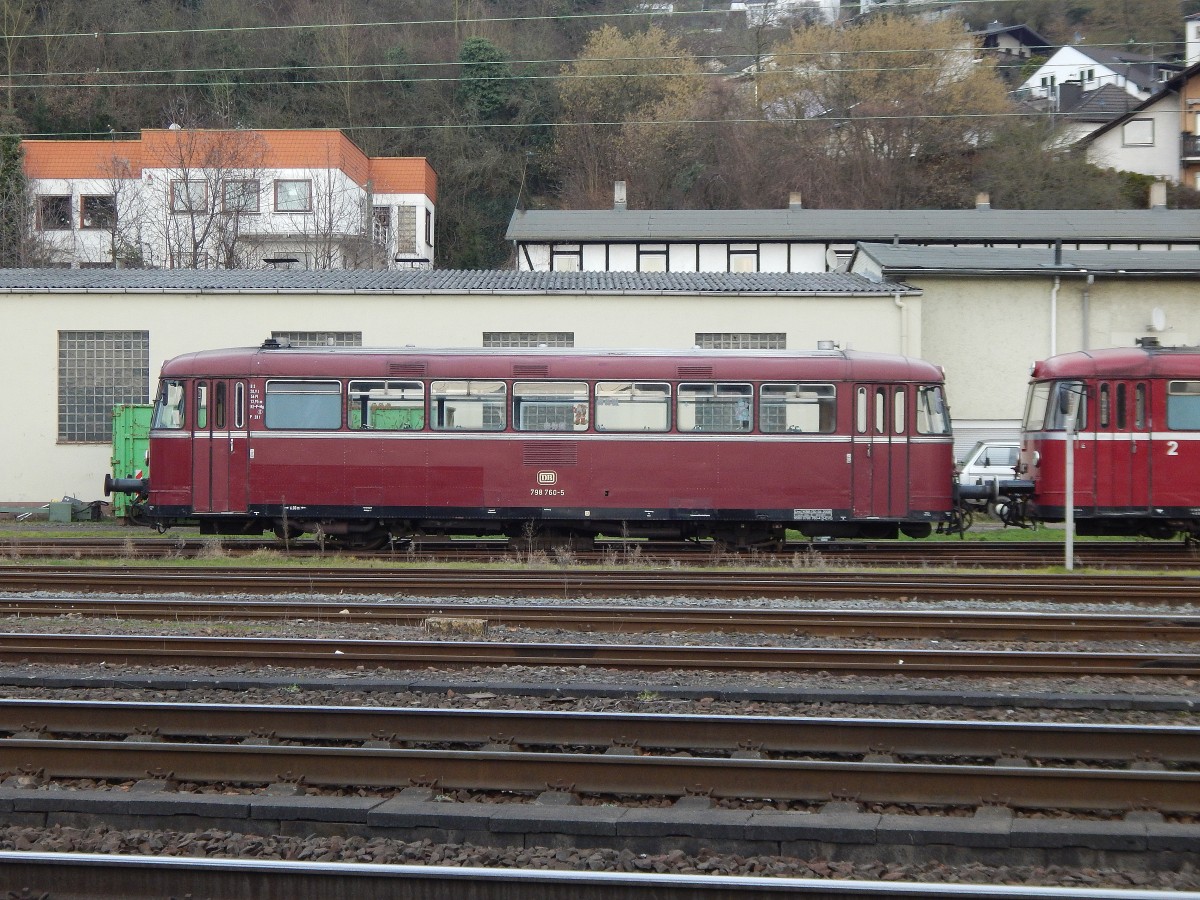 Uerdinger Schienenbus 798 760-5 der Eifel Bahn stand am 18.1.15 im ehemaligen BW Linz abgestellt.

Linz 18.01.2015