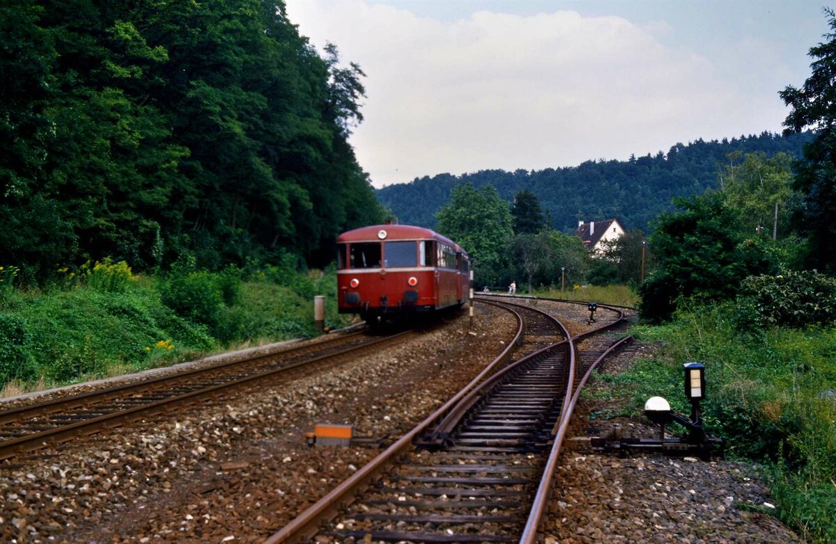 Uerdinger Schienenbuszug auf der Weschnitztalbahn Weinheim-F�rth (im Odenwald). Der Ort ist leider unbekannt, ich konnte ihn auch nach einer �berpr�fung nicht finden (Datum unbekannt).
