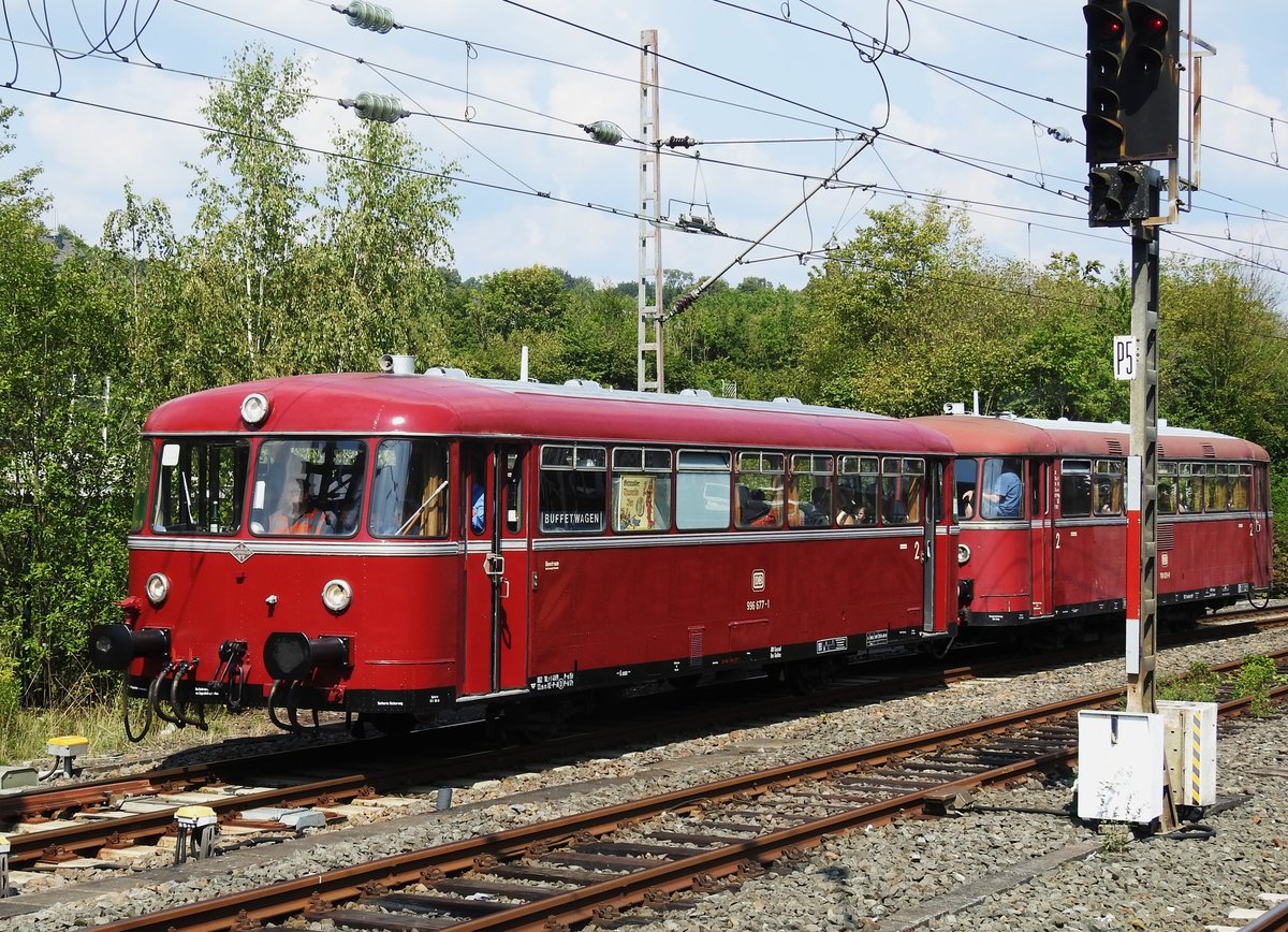 UERDINGER VT 798-GARNITUR IM BAHNHOF SIEGEN
Bei Rückkehr von der Pendelfahrt SIEGEN-KREUZTAL der VT 798 der OBERHESSISCHEN
EISENBAHNFREUNDE...am 25.8.2019
