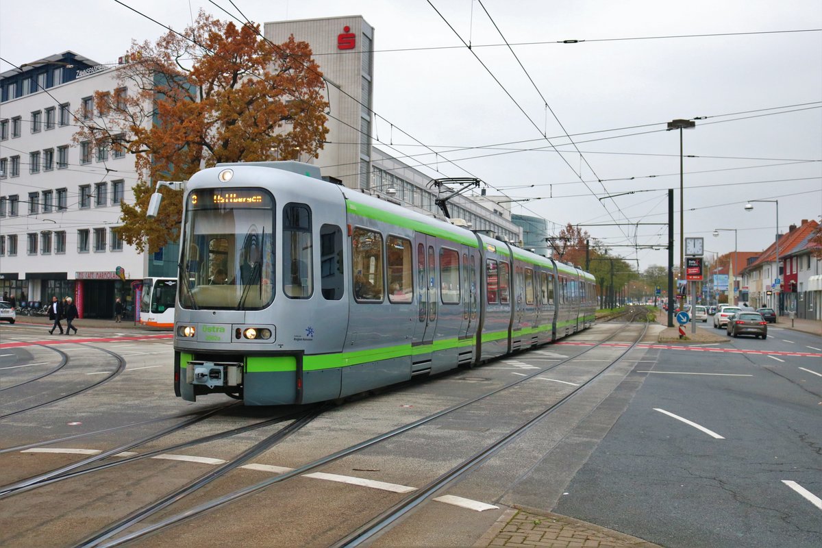 ÜSTRA Hannover Düwag TW2500 Wagen 2562 am 15.11.19 in Hannover 