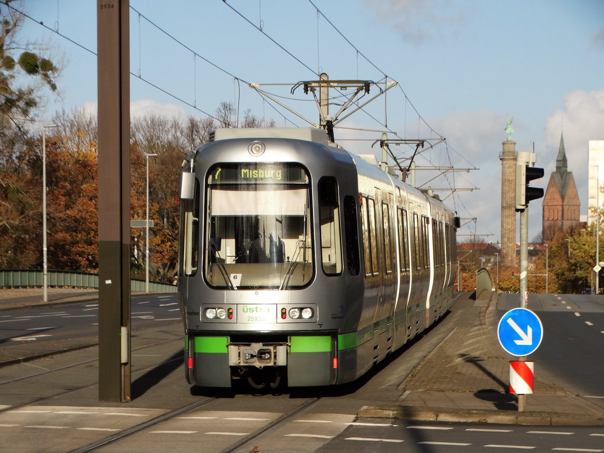 ÜSTRA Hannoversche Verkehrsbetriebe TW2500 Wagen 2593 am 17.11.17 in Hannover 