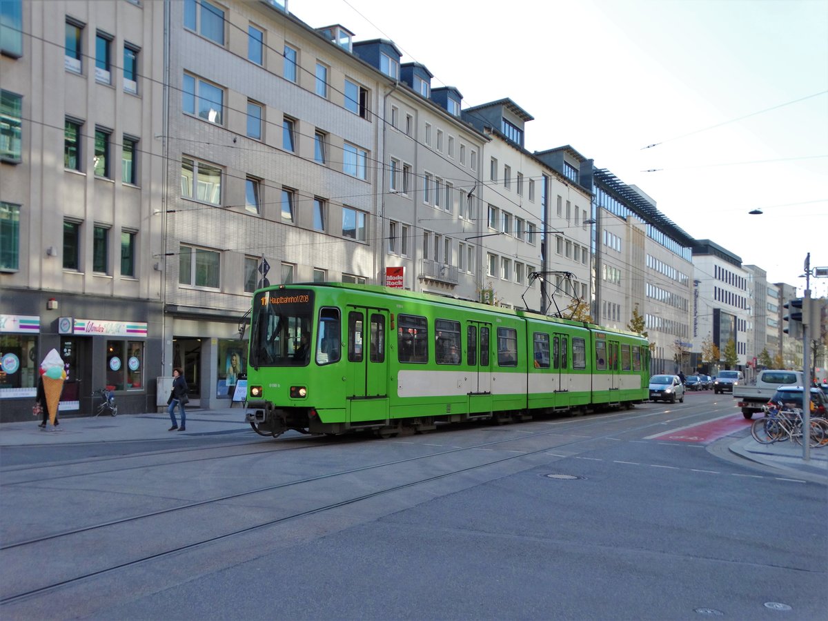 ÜSTRA Hannoversche Verkehrsbetriebe TW6000 Wagen 6199 am 17.11.17 in Hannover 