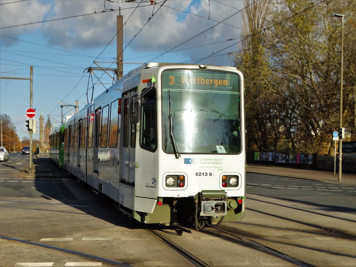 ÜSTRA Hannoversche Verkehrsbetriebe TW6000 Wagen 6213 am 17.11.17 in Hannover 