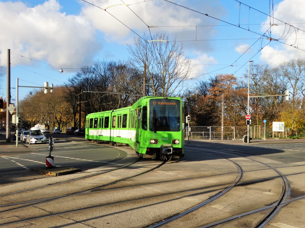 ÜSTRA Hannoversche Verkehrsbetriebe TW6000 Wagen 6104 am 17.11.17 in Hannover 