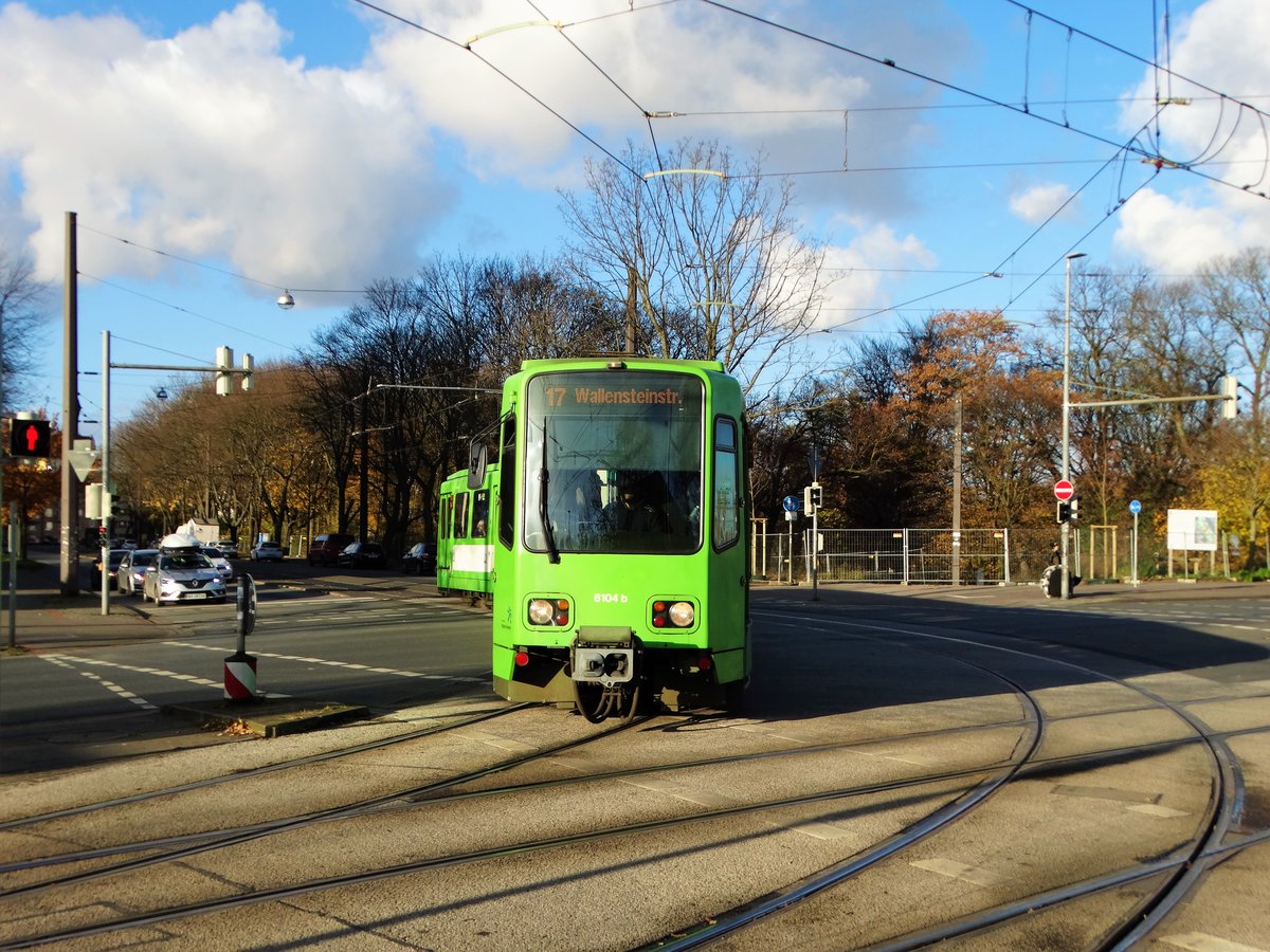 ÜSTRA Hannoversche Verkehrsbetriebe TW6000 Wagen 6104 am 17.11.17 in Hannover 