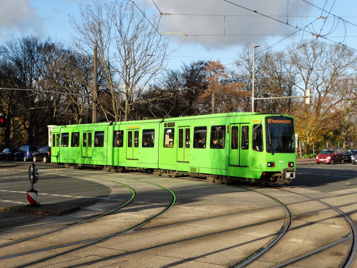 ÜSTRA Hannoversche Verkehrsbetriebe TW6000 Wagen 6224am 17.11.17 in Hannover 