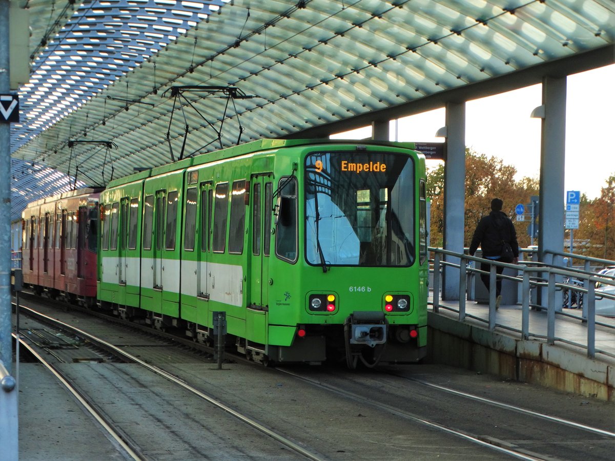 ÜSTRA Hannoversche Verkehrsbetriebe TW6000 Wagen 6146 und 6223 als Doppeltraktion am 17.11.17 in Hannover
