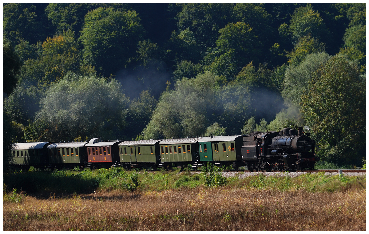 UEx 13425 von Imeno nach Celje am 1.8.2015, aufgenommen kurz vor der Haltestelle Podčetrtek.