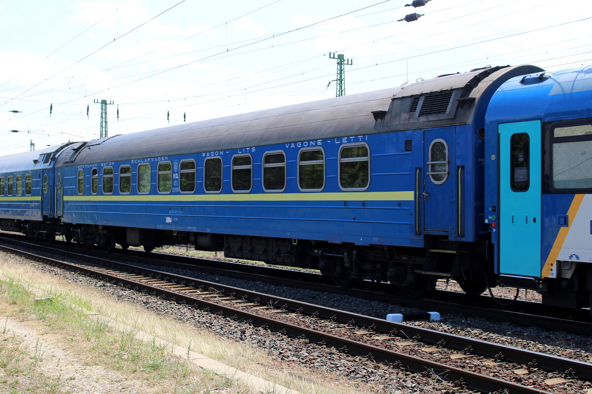 Ukrainian Railways 032 02900 (UA-UZ 62 22 70-78 290-8 WLABm) als Kurswagen aus Kyiv Pas im EC 142  Franz Liszt  von Budapest-Keleti nach Wien Westbahnhof, am 28.07.2026 in Hegyeshalom.