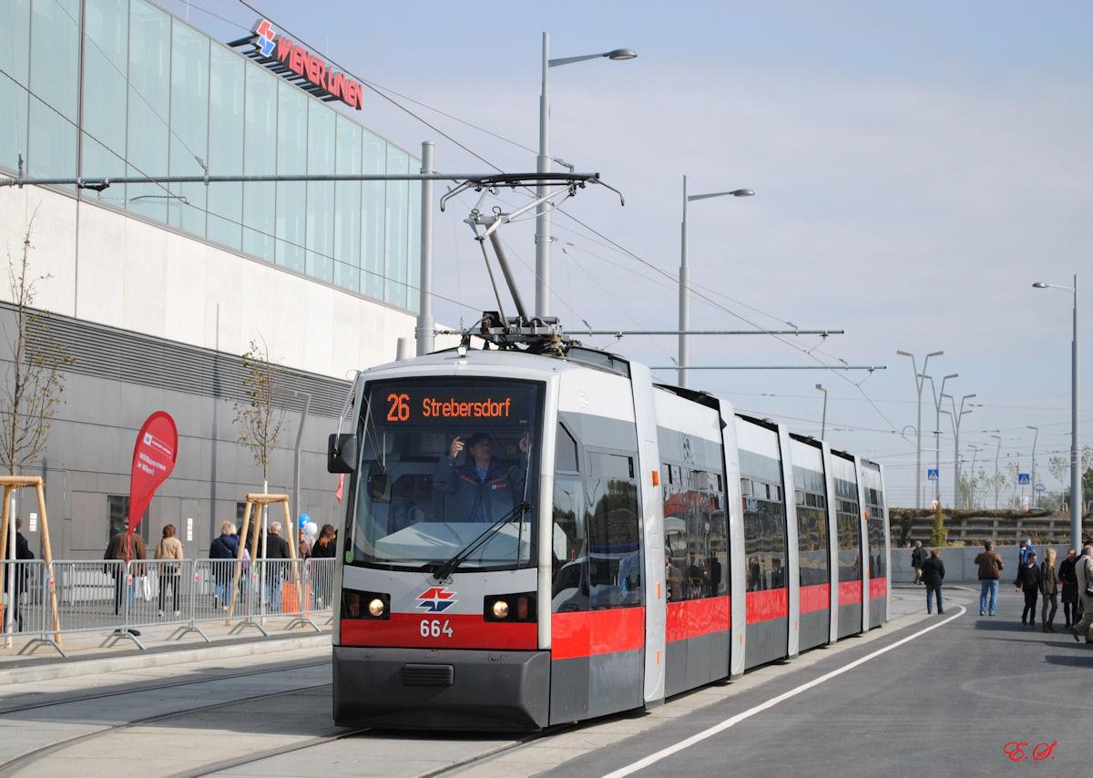 ULF 664 in der neuen Endstelle Hausfeldstrae.(05.10.2013)