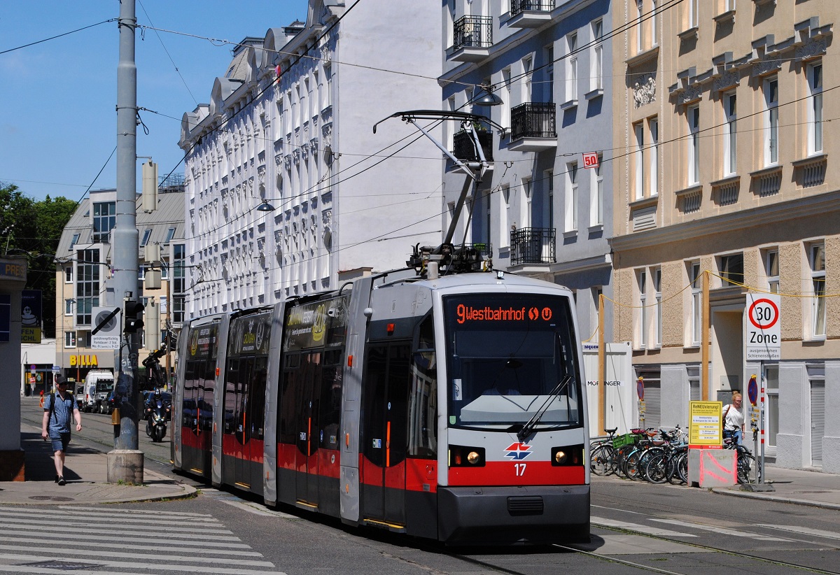 Ulf A 17 auf dem Weg zum Westbahnhof an der Kreuzung Simonygasse/ Währinger Straße. (27.05.2022)