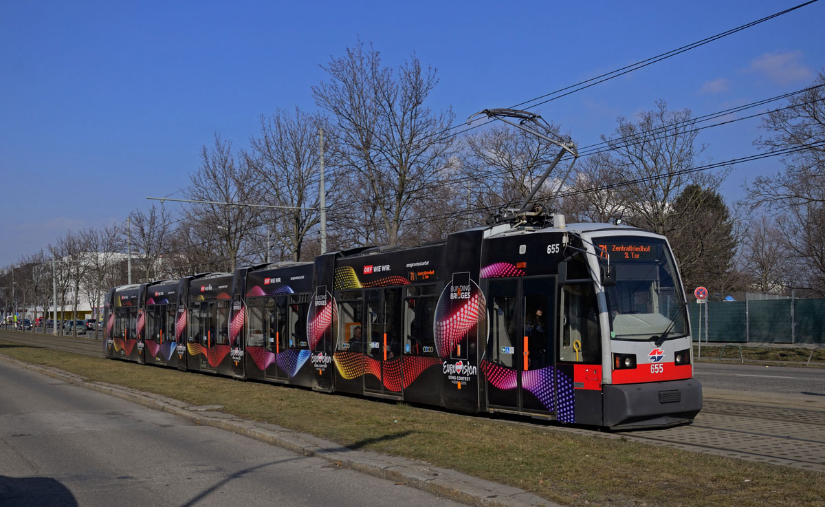 ULF B 655 wirbt schon seit einiger Zeit für den Eurovision Song Contest welcher im Mai 2015 in der Wiener Stadthalle stattfinden wird, hier als Linie 71 bei der Weißenböckstraße, 17.02.2015