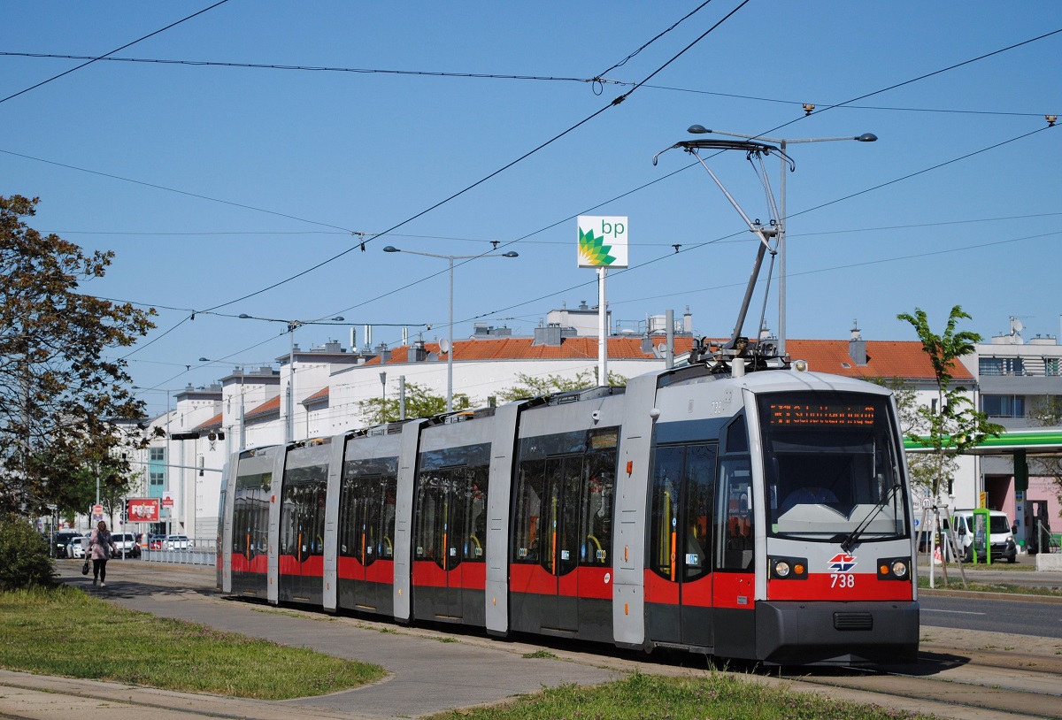 ULF B1 738 verlässt als Linie 31 auf der Fahrt zum Schottenring die Haltestelle Hanreitergasse. (07.05.2020)